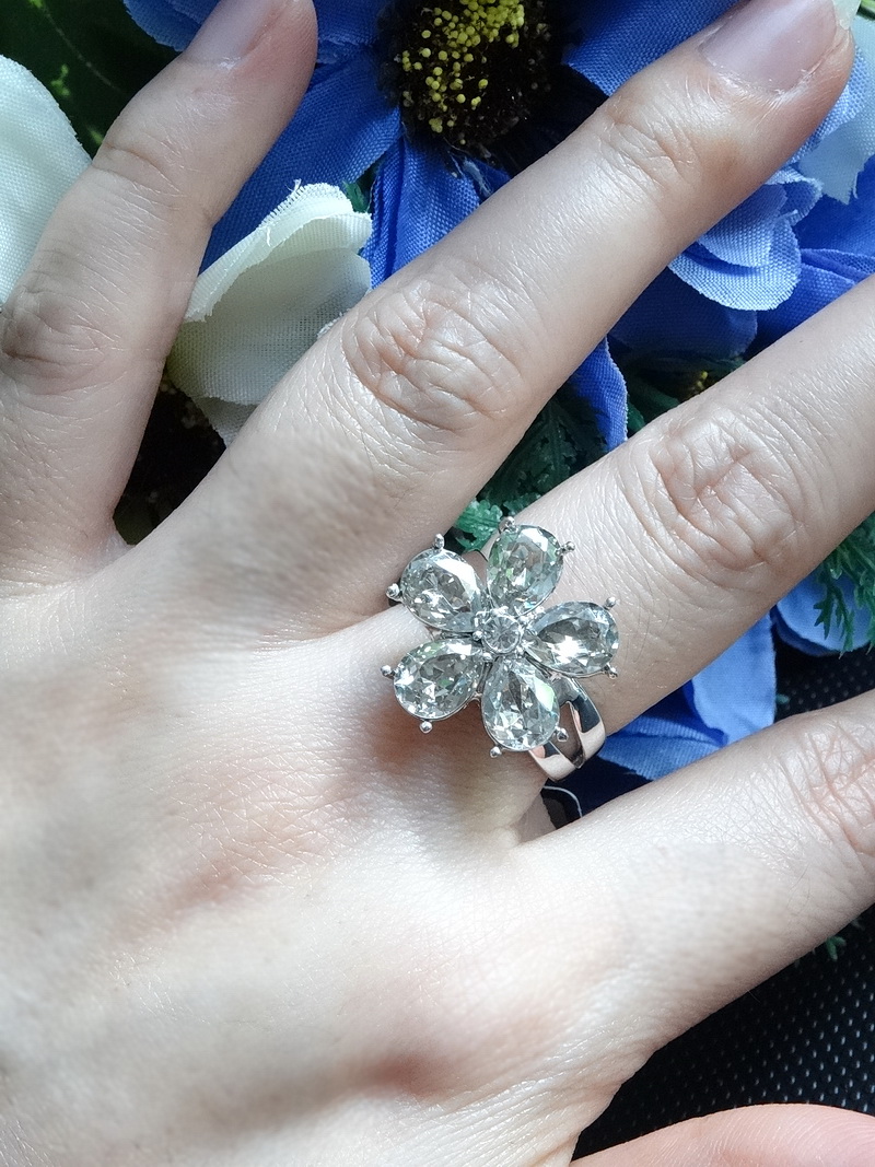 แหวนดอกไม้คริสตัลสวารอฟสกี้
